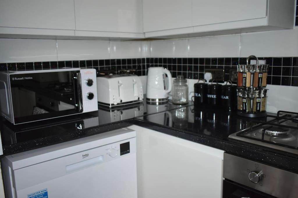 Tottenham Hotspurs Stays At The Gascoigne Suite London Exterior photo